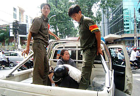 Bảo vệ dân phố bắt cướp chuyên nghiệp